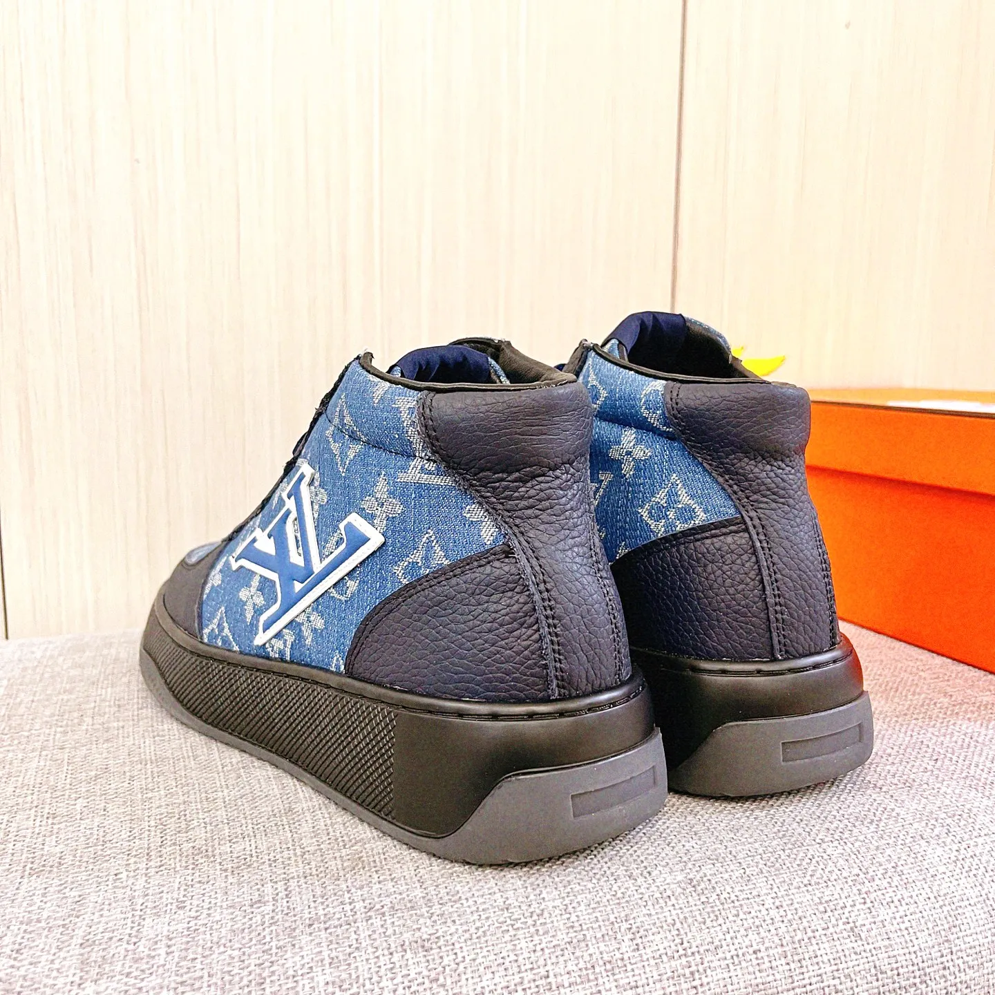 Men's shoes💰 460💰[LV]🔥Louis Vuitton, high-end men's shoes brand, official website 1:1 latest masterpiece: the upper is made of Italian imported first-layer cowhide with a comfortable and breathable lining➕original non-slip and wear-resistant outsole🔥, making walking more convenient and comfortable! An exclusive new model, a stunning work, a beautiful 1:1 replica [color] compared to the official quality! Create a fashionable personality to set off your uniqueness! A must-have for trendy men! Classic🔥Size: 38-44 Color: 🔥Multiple colors available🔥